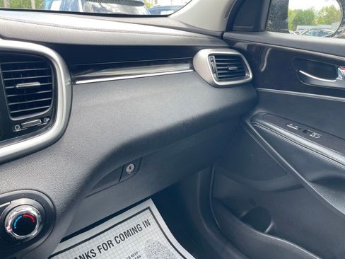 Used 2017 Kia Sorento FWD image 25