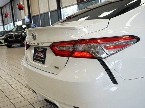 Used 2019 Toyota Camry SE FWD image 15