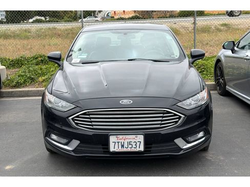 Used 2017 Ford Fusion SE w/ Equipment Group 601A FWD image 3