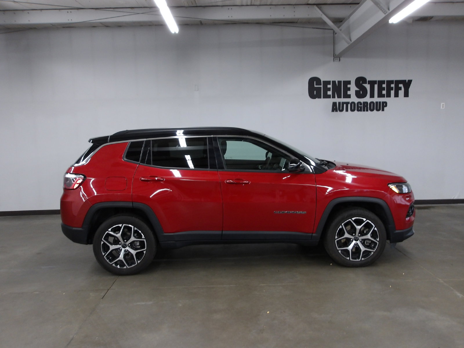 Used 2025 Jeep Compass Limited AWD/4WD image 3