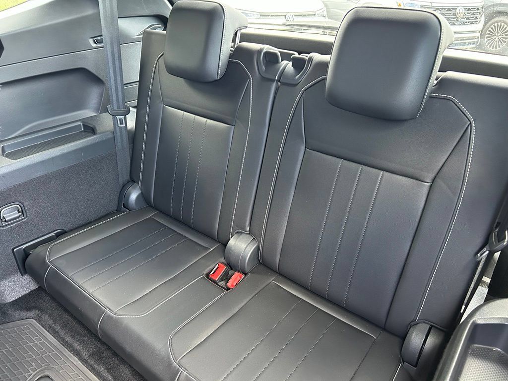 Certified 2023 Volkswagen Tiguan SE R-Line FWD image 52
