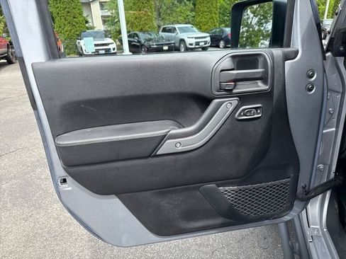 Used 2015 Jeep Wrangler Unlimited Rubicon AWD/4WD image 23