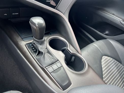 Used 2022 Toyota Camry SE FWD image 32