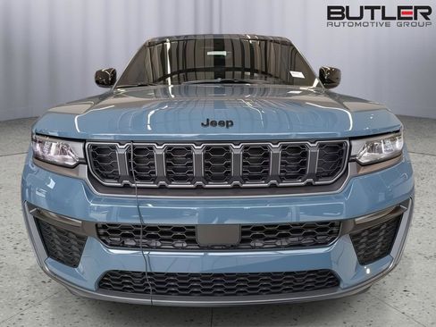 New 2026 Jeep Grand Cherokee Limited RWD image 9