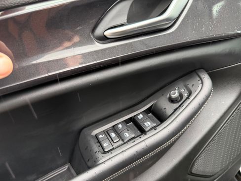 Used 2023 Jeep Grand Cherokee Laredo image 10