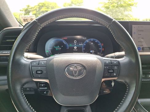 Used 2024 Toyota Crown AWD/4WD image 18