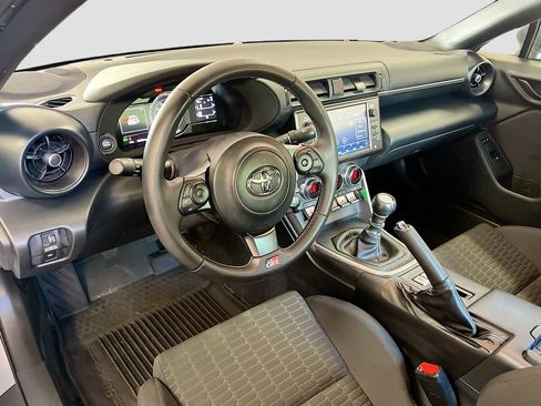 Used 2024 Toyota GR86 RWD image 9