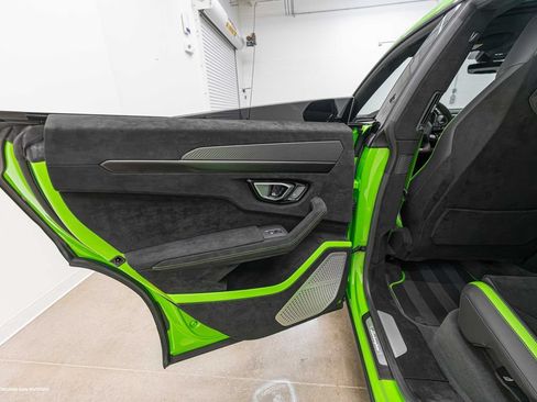 Used 2024 Lamborghini Urus Performante AWD/4WD image 36
