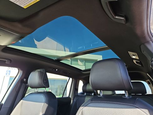 Certified 2022 Volkswagen Tiguan SE R-Line image 13