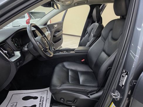 Used 2018 Volvo XC60 T5 Momentum w/ Convenience Package AWD/4WD image 19