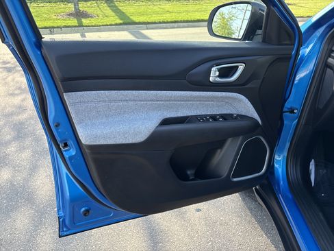 Certified 2025 Jeep Compass Latitude image 14