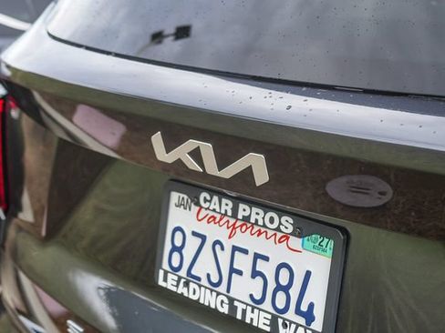 Used 2022 Kia Sorento S FWD image 13