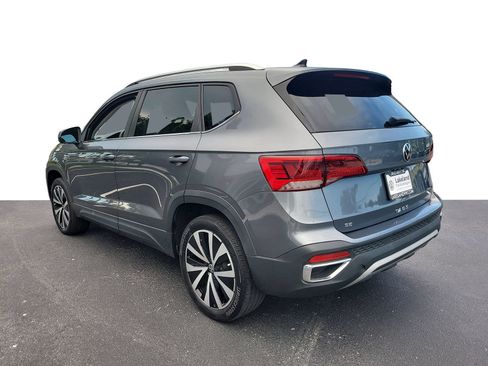 Used 2022 Volkswagen Taos SE FWD image 4