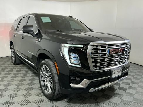 Used 2025 GMC Yukon Denali w/ Sun & Power Step Package AWD/4WD image 4