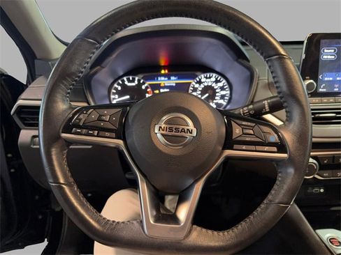 Used 2021 Nissan Altima 2.5 SV w/ SV Premium Package image 13