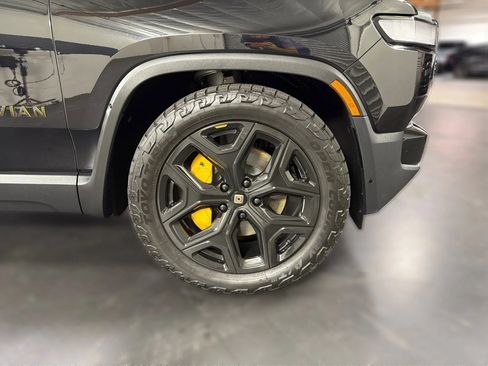 Used 2023 Rivian R1S Adventure Dual AWD/4WD image 17