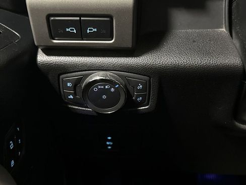 Used 2015 Ford F150 Lariat image 19