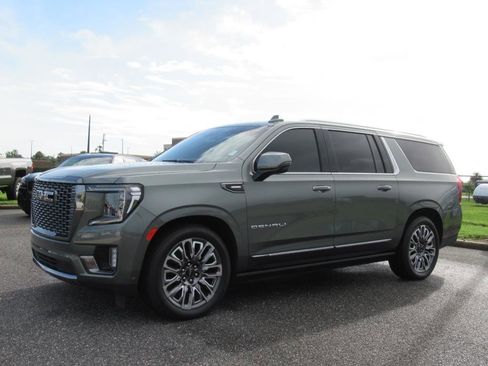 Used 2024 GMC Yukon XL Denali Ultimate image 3