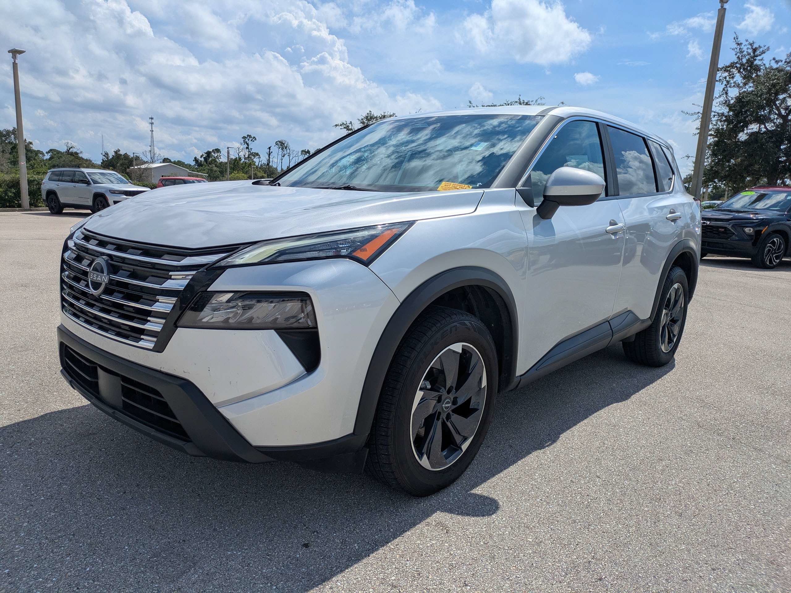 Used 2025 Nissan Rogue SV FWD image 11