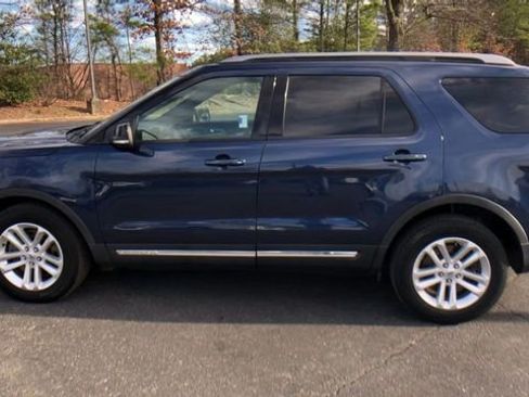 Used 2016 Ford Explorer XLT w/ Equipment Group 201A image 5