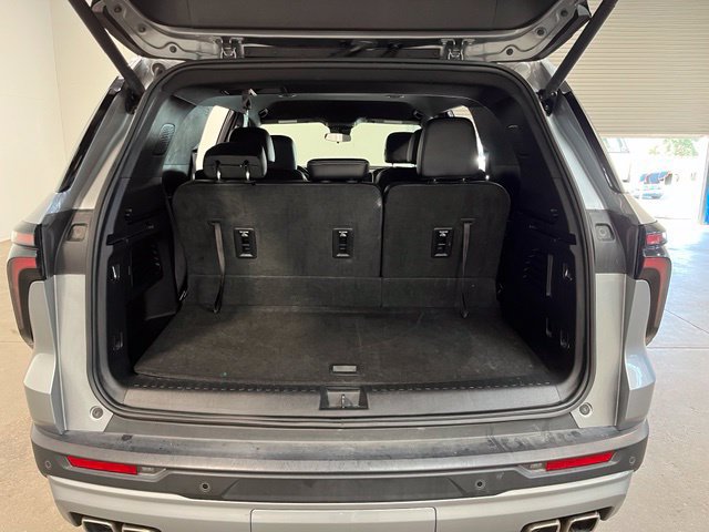 Used 2025 Chevrolet Traverse LT FWD image 17
