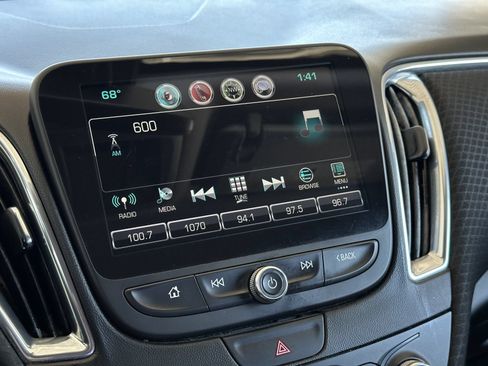 Used 2017 Chevrolet Malibu LT FWD image 15