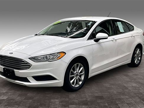 Used 2017 Ford Fusion SE w/ Fusion SE Technology Package image 24