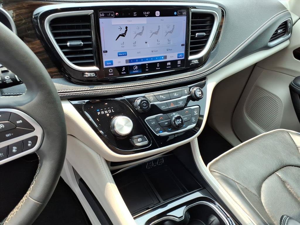 Used 2023 Chrysler Pacifica Limited FWD image 24
