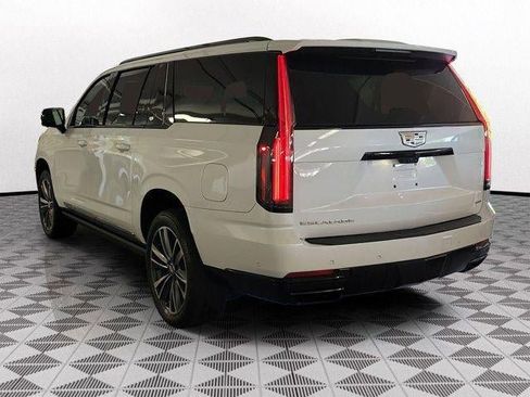 Certified 2025 Cadillac Escalade ESV Sport image 4