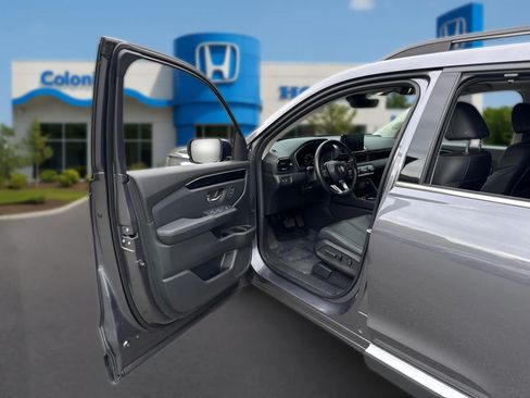 Used 2025 Honda Pilot Touring image 12