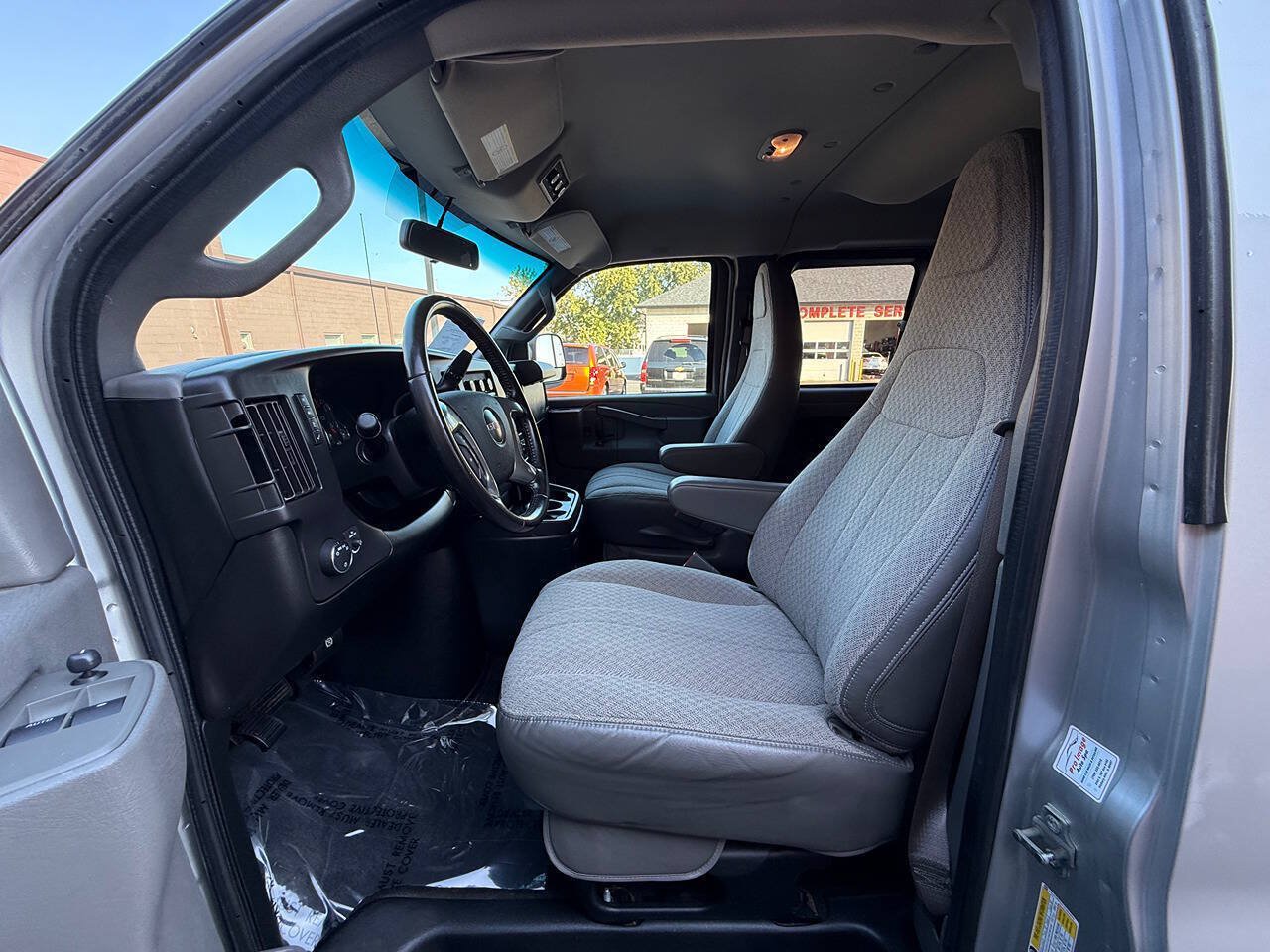 Used 2018 GMC Savana 3500 LT w/ LT Preferred Equipment Group RWD image 16
