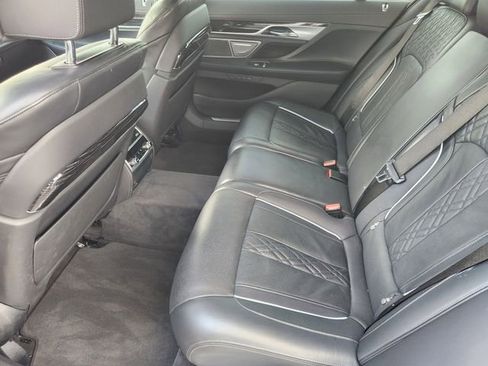 Used 2022 BMW 750i xDrive w/ M Sport Package AWD/4WD image 24