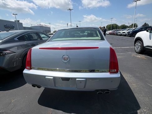 Used 2006 Cadillac DTS w/ Trunk Convenience Package FWD image 4
