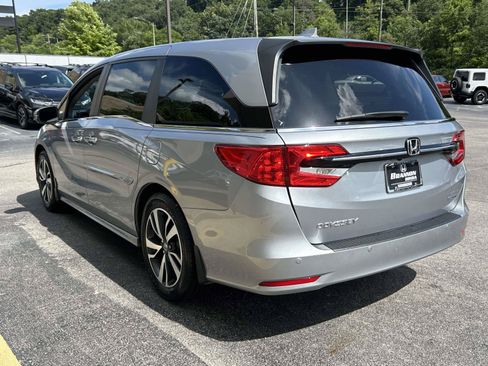 Used 2024 Honda Odyssey Touring image 3