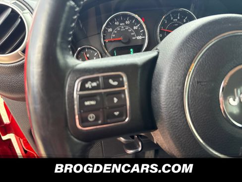 Used 2018 Jeep Wrangler Unlimited Sahara w/ Connectivity Group AWD/4WD image 5