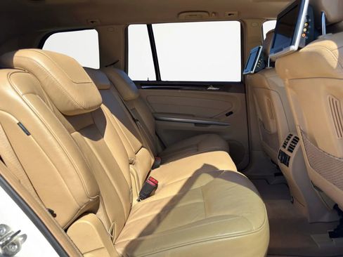 Used 2011 Mercedes-Benz GL 550 4MATIC image 25