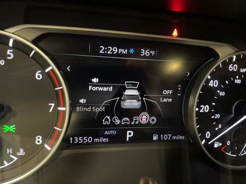 Used 2024 Nissan Rogue SV w/ SV Premium Package image 8