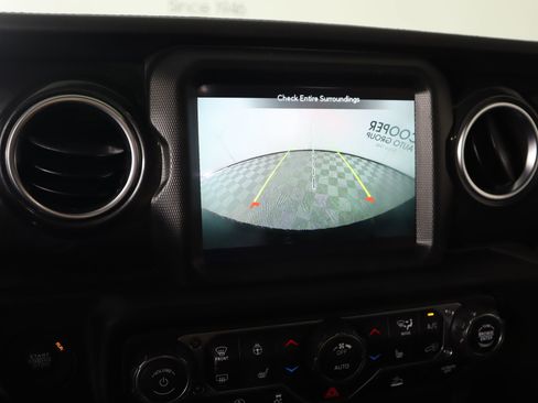 Used 2023 Jeep Wrangler Altitude image 6