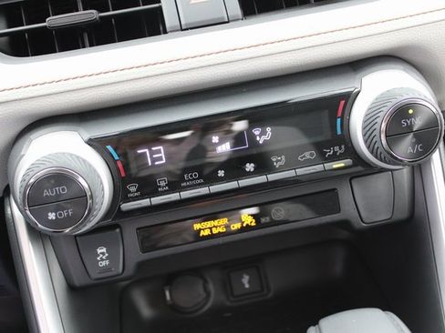 Used 2020 Toyota RAV4 XLE image 22