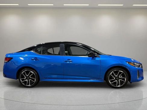 Used 2024 Nissan Sentra SR w/ SR Premium Package image 2