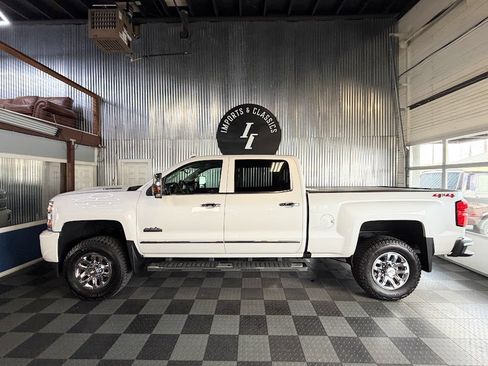 Used 2018 Chevrolet Silverado 3500 High Country AWD/4WD image 8