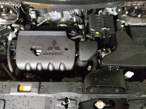 Used 2019 Mitsubishi Outlander LE AWD/4WD image 30