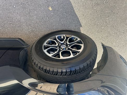 Used 2024 Ford Expedition Max XLT image 11