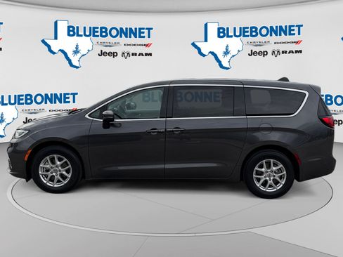 Certified 2023 Chrysler Pacifica Touring-L FWD image 8
