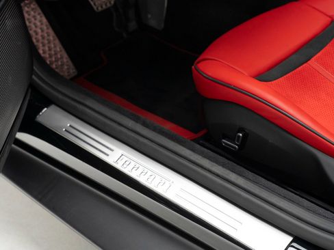 Used 2025 Ferrari Roma Spider RWD image 20