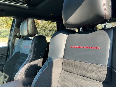 Used 2021 Jeep Grand Cherokee Trailhawk image 12