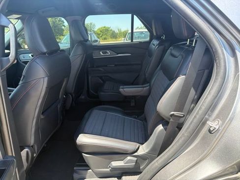 Used 2025 Ford Explorer ST-Line AWD/4WD image 15