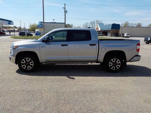 Used 2021 Toyota Tundra SR5 w/ Convenience Package image 2