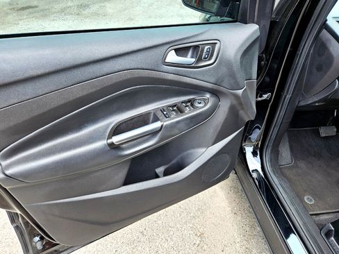 Used 2017 Ford Escape SE w/ SE Sport Appearance Package image 18