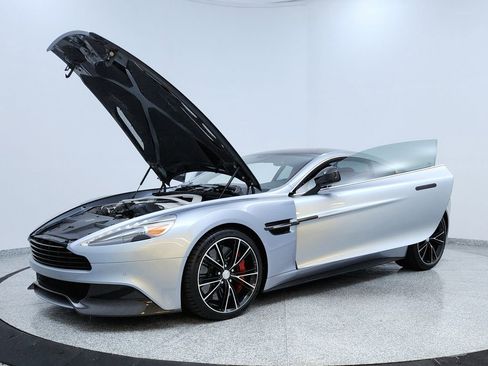 Used 2014 Aston Martin Vanquish Coupe image 9